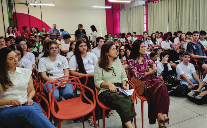 Auditório do IFMG reunido para uma atividade acadêmica