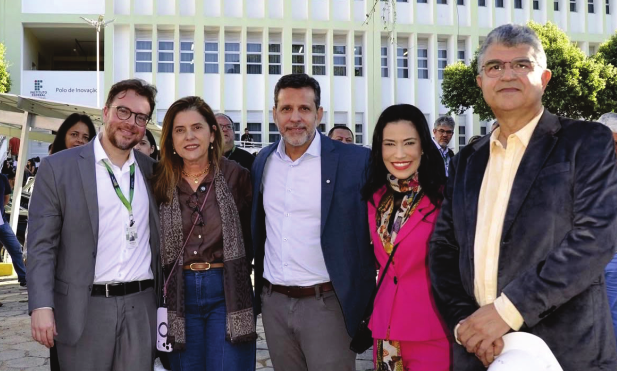 Joice e Gleide com representantes em defesa da educação pública